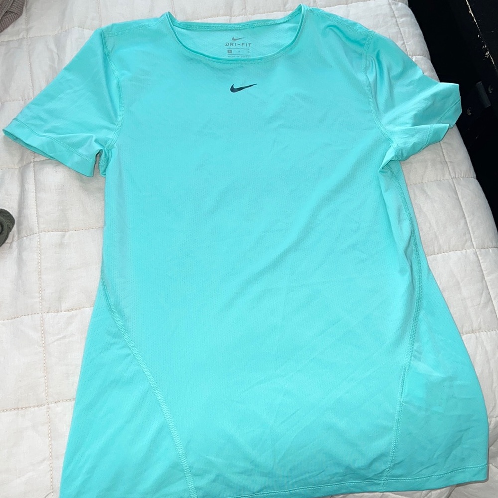 Nike dry fit tee shirt